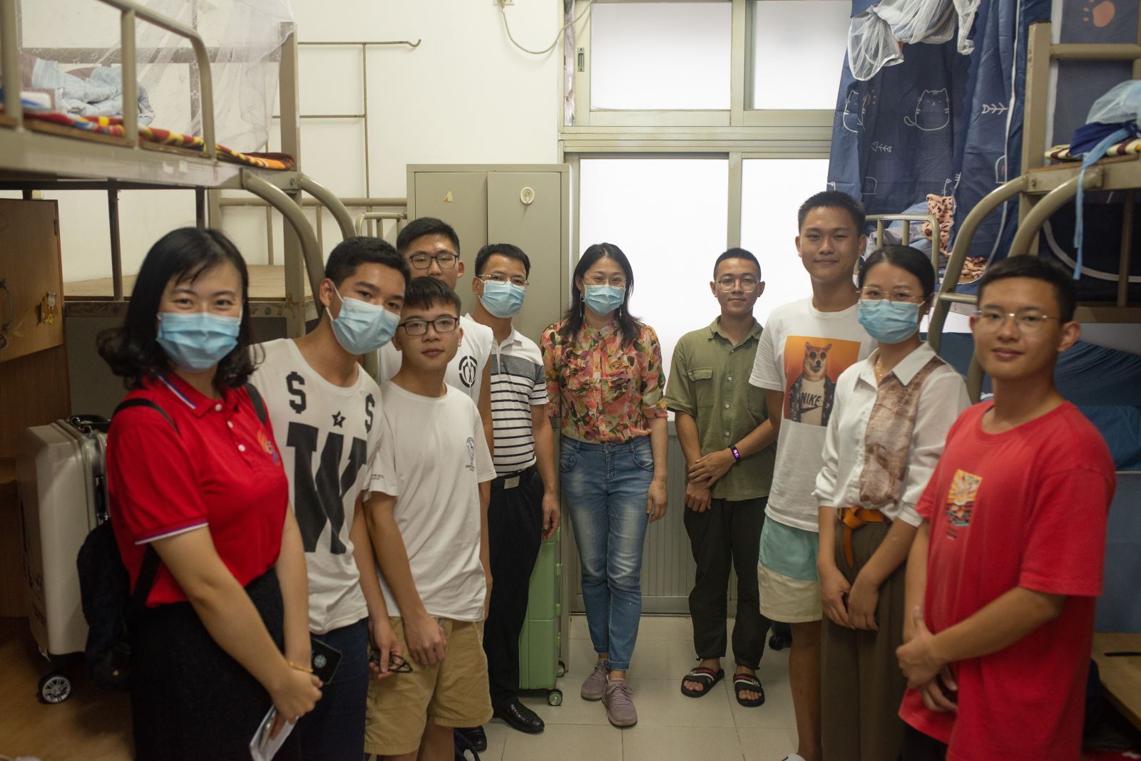 艺路同行，与你相伴（五）age动漫
领导老师多次深入宿舍看望新生