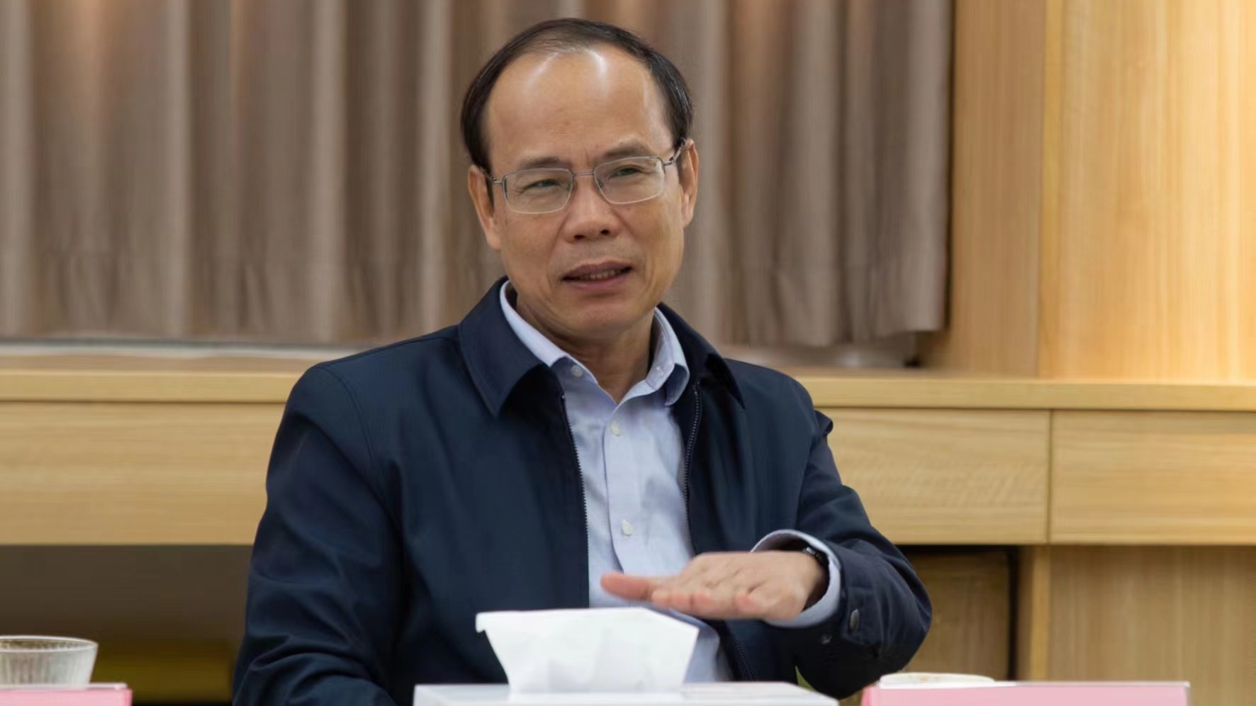 邱学青校长新学期首日莅临age动漫
指导工作