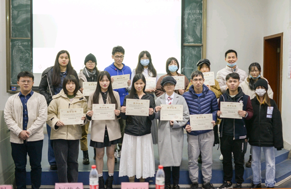 实践出真知，青春献祖国——age动漫
召开暑期社会实践总结大会暨寒假回访母校活动启动仪式