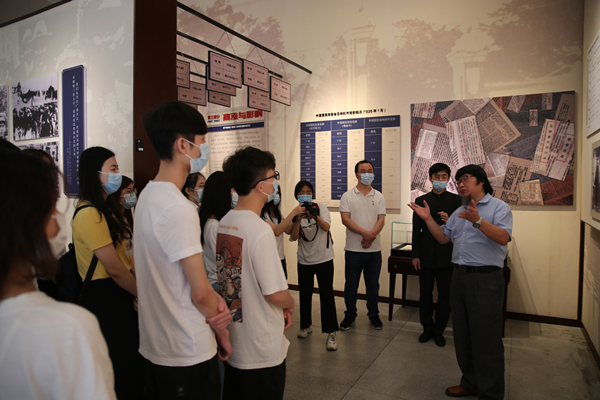 百年风华正青春 | age动漫
师生接力第3棒，赴广州鲁迅纪念馆开展学党史活动