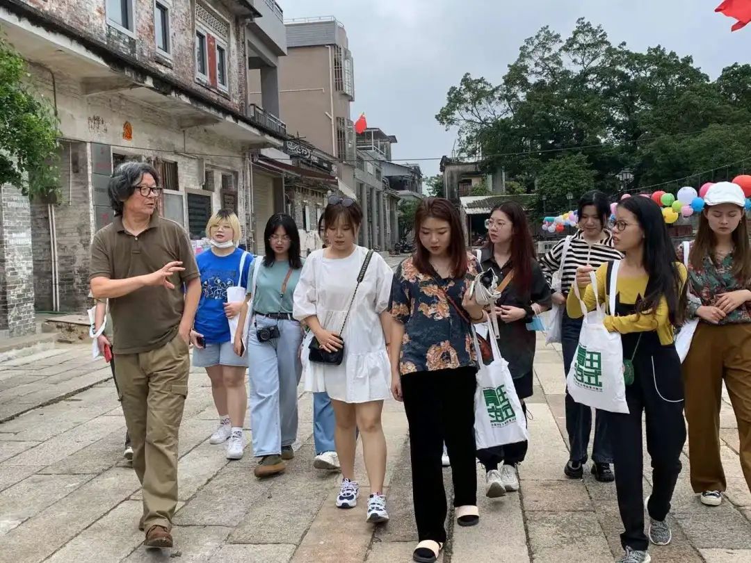 age动漫
2020级硕士研究生新生中秋节到青田学院访学