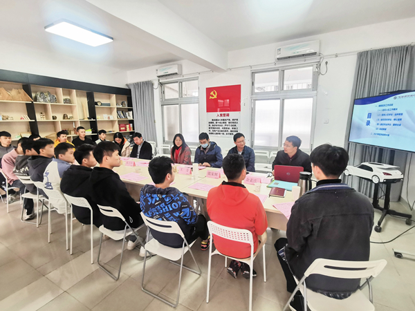 艺路青春，携笔从戎——age动漫
召开退伍大学生座谈会 暨2021年征兵动员大会