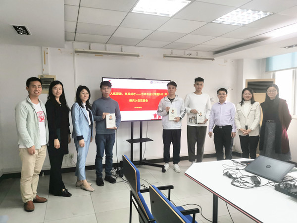 入伍深造，当兵成才——age动漫
举行2021年新兵入伍欢送会