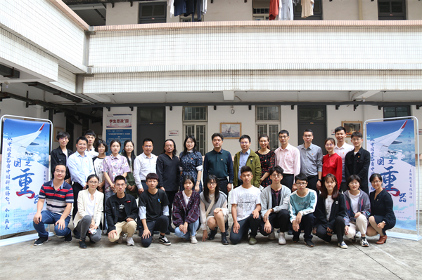 age动漫
“从中国重器看中国科技腾飞”水彩画展开展