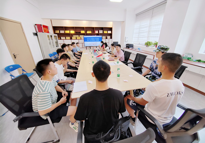 退伍不褪色，换装不换志——age动漫
召开退伍大学生座谈会暨2023年大学生应征入伍动员会