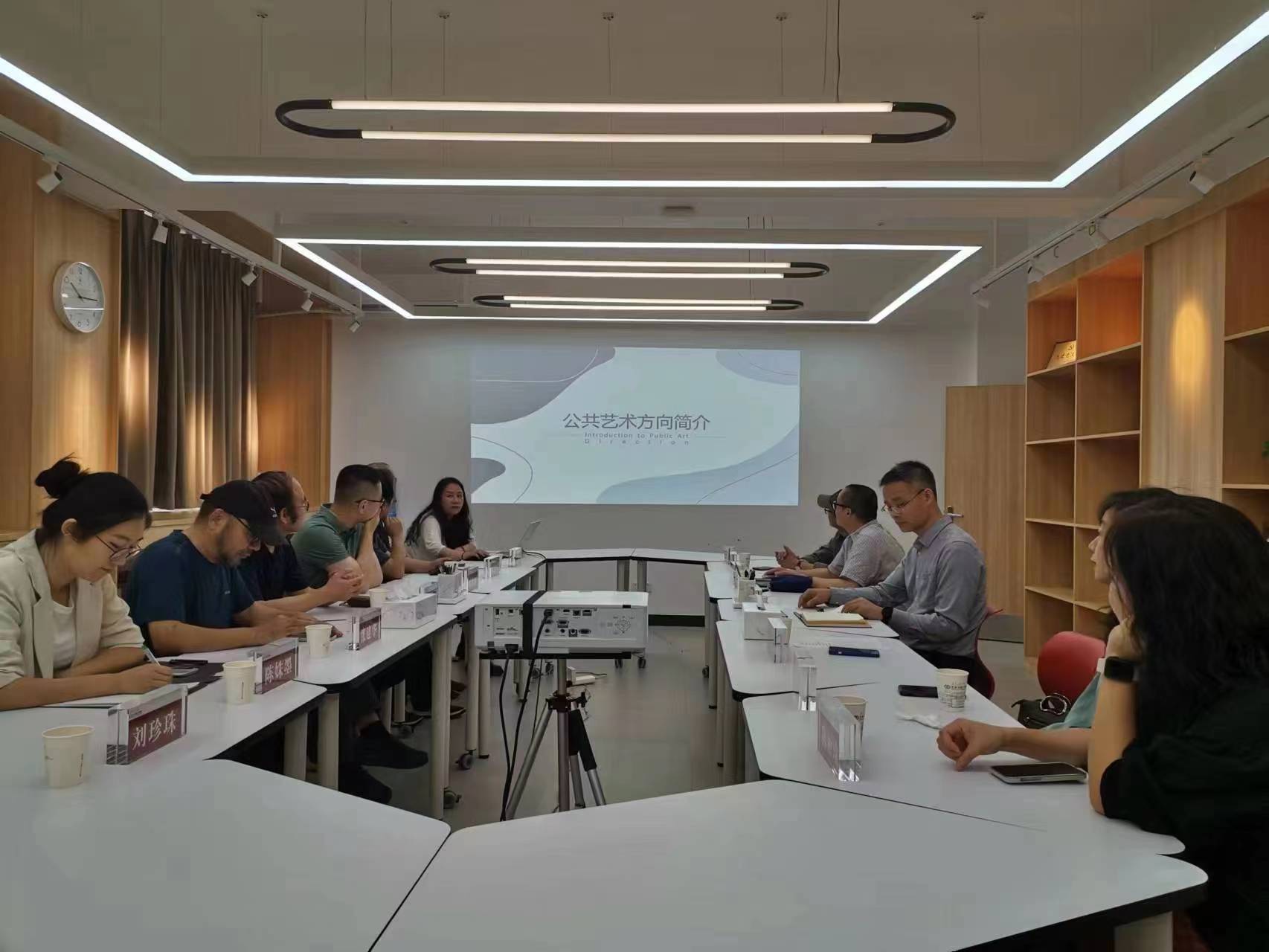 广州工商学院美术学院同行到age动漫
调研交流