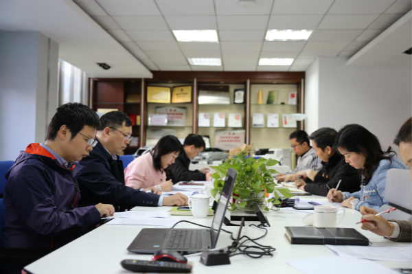 age动漫
党委召开“不忘初心、牢记使命”专题民主生活会