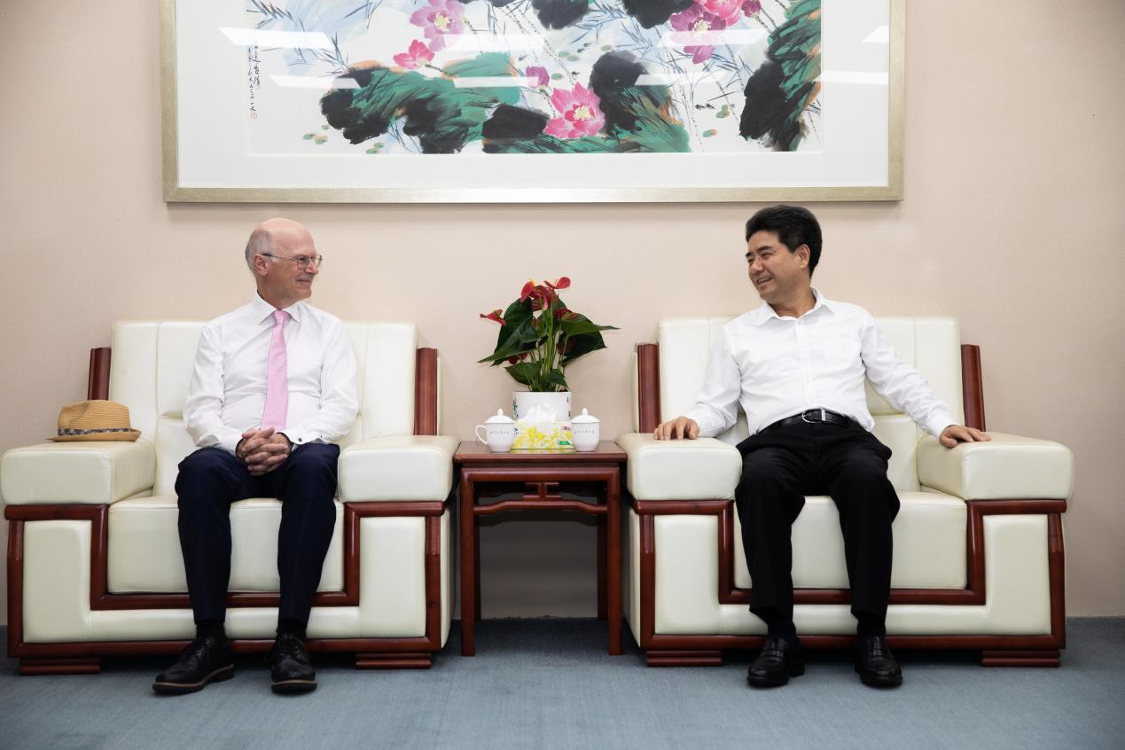 我校与柏林媒体设计学院签订合作备忘录