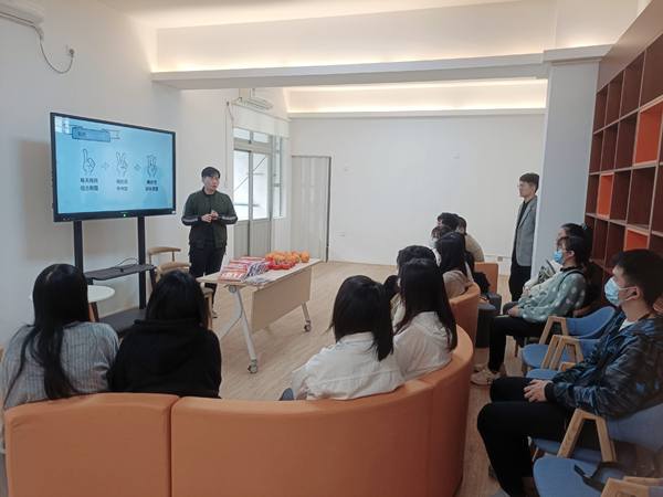 age动漫
举行2022届考研学生慰问活动